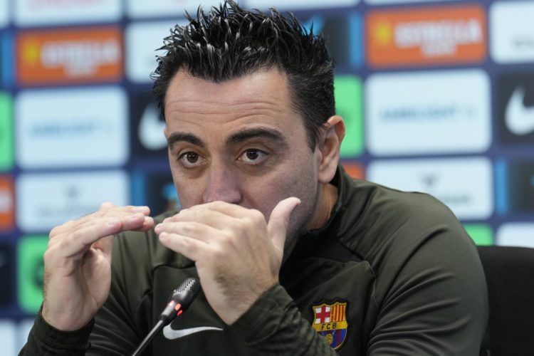 El técnico del FC Barcelona, Xavi Hernández, durante la rueda de prensa que ha ofrecido hoy..EFE/ Alejandro García