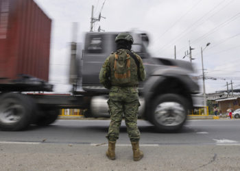 Perú «ha extremado sus medidas de control» tras la ola de violencia en Ecuador, dice el ministro de Defensa
