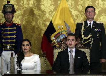 El Gobierno de Ecuador insta a la vicepresidenta a no declarar en público sin autorización