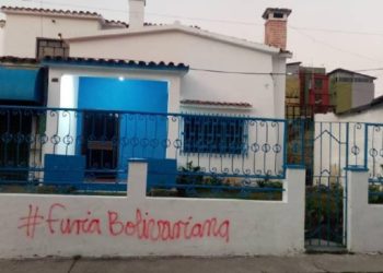 «#FuriaBolivariana” escribieron este 23 de enero en fachadas de sedes de Vente y AD en Mérida