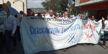 Maestros conmemoran su día con exigencias salariales: mandatarios de turno han restado valor a la educación