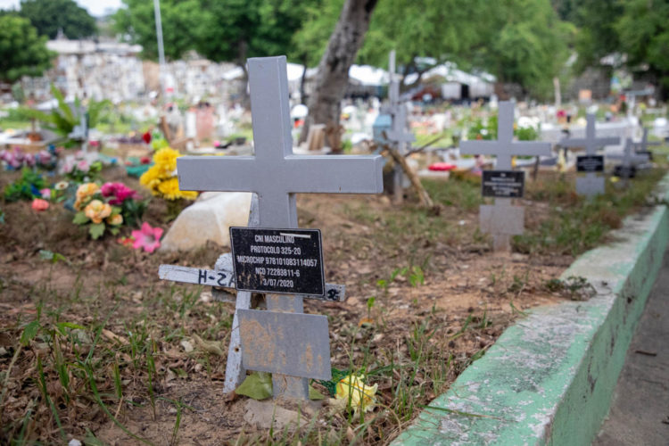 Fotografía cedida por la Jurisdicción Especial para la Paz que muestra algunas tumbas del Cementerio de Cúcuta (Colombia). EFE/Nicole Acuña/Cortesía Jurisdicción Especial para la Paz