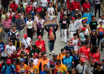 Miles de chavistas conmemoran los 32 años del golpe de Estado fallido de Hugo Chávez
