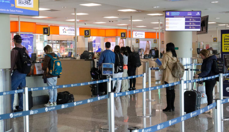 Fotografía cedida por el Ministerio del Interior de Ecuador de la zona de migración este viernes, en el aeropuerto Mariscal Sucre en Quito (Ecuador). EFE/Ministerio del Interior de Ecuador