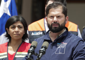 Suben a 99 los muertos en los devastadores incendios de Valparaíso