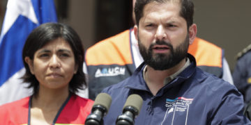 Suben a 99 los muertos en los devastadores incendios de Valparaíso