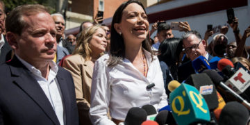 Machado pide a venezolanos en el exterior alzar la voz para que se respete su candidatura