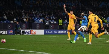 1-1. El Barcelona revive al Nápoles