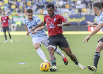 2-2. Un golazo de Darwin Machís en el 99 mantiene con vida al Cádiz