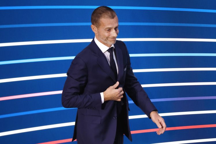 El esloveno Aleksander Ceferin, presidente de la UEFA, que anunció en París que no se presentará a un cuarto mandato, pese a que se lo autorizó el 48 Congreso Ordinario de la UEFA. EFE/EPA/YOAN VALAT
