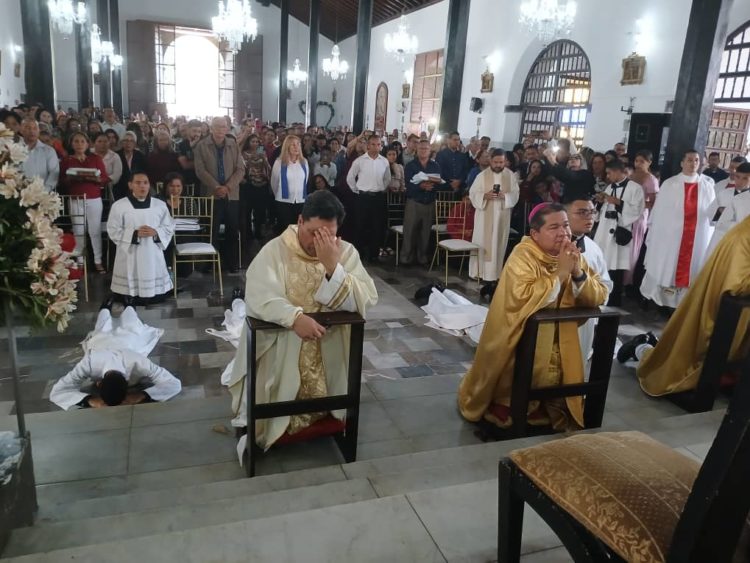Aspecto de la actividad cumplida en la Catedral de Trujillo por la Diócesis de la región.