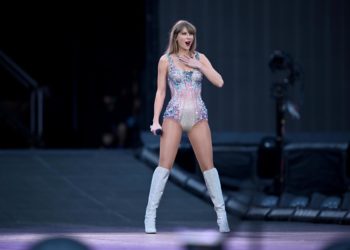 Taylor Swift actúa en Melbourne ante 96.000 espectadores, su concierto más multitudinario
