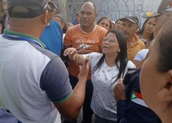 Cierran calle en Boconó en protesta por la falta de agua potable