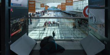 Miles de pasajeros varados en Argentina por paro del sector aeronáutico por sus salarios