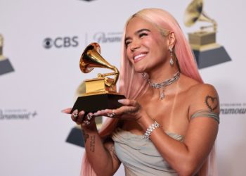 Karol G gana su primer grammy a mejor álbum de música urbana por ‘Mañana será bonito’