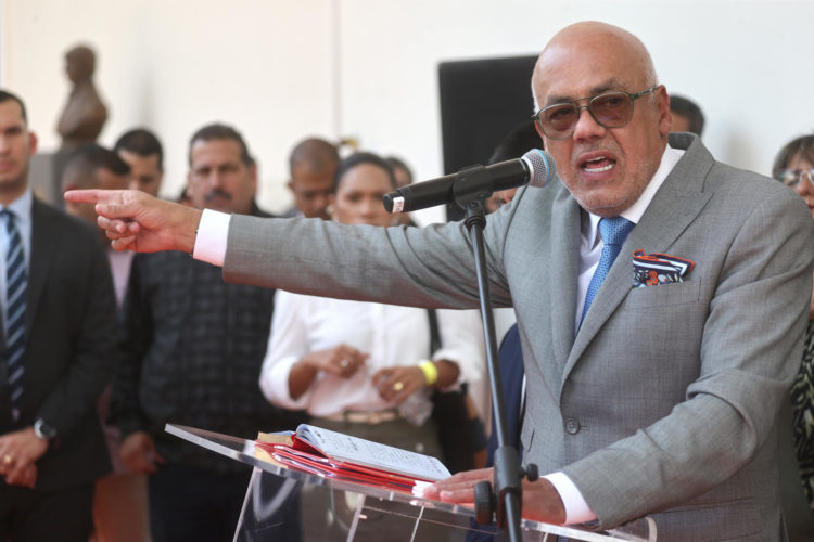 El presidente de la Asamblea Nacional (AN/Parlamento) de Venezuela, Jorge Rodríguez, habla este miércoles en Caracas (Venezuela). EFE/Miguel Gutiérrez