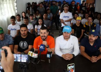 Jóvenes del interior del Táchira dependen de movilización  de partidos políticos para inscribirse en el CNE