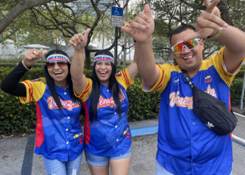 Venezolanos y dominicanos viven “la final soñada” de la Serie del Caribe en Miami