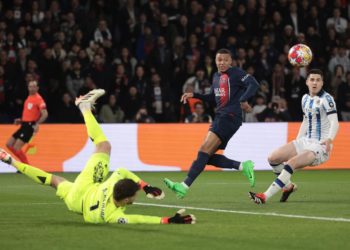 2-0 La Real dispara sin pólvora, el PSG tira a matar