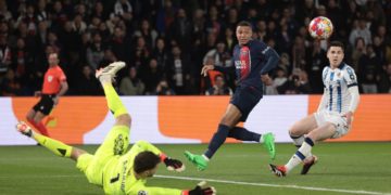 2-0 La Real dispara sin pólvora, el PSG tira a matar