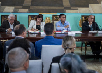 La Asamblea Nacional recibe aportes de académicos y cultores para el calendario electoral