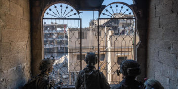 Israel bombardea extensamente Líbano en respuesta a ataques con un muerto y ocho heridos