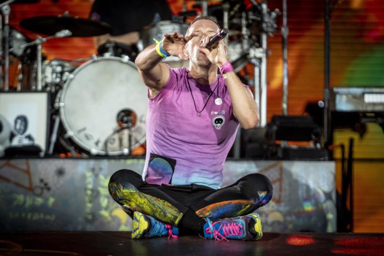 En la imagen de archivo, el cantante Chris Martin, de la banda británica Coldplay, en un concierto en el Parken Stadion de Copenhague, Dinamarca, EFE/EPA/Mads Claus Rasmussen DENMARK OUT