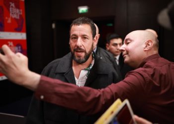 Adam Sandler y Carey Mulligan llevan la crisis matrimonial al espacio en ‘Spaceman’