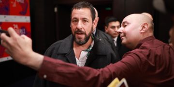 Adam Sandler y Carey Mulligan llevan la crisis matrimonial al espacio en ‘Spaceman’