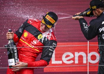 Hamilton será a partir de 2025 piloto de Ferrari, escudería que abandonará Sainz
