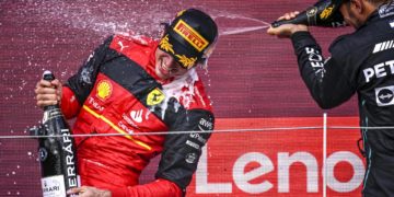 Hamilton será a partir de 2025 piloto de Ferrari, escudería que abandonará Sainz