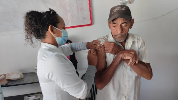 Jornada de vacunación en Sabana de Mendoza y el Toro del municipio Sucre.