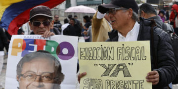 Petro ordena a la Policía restablecer orden en Palacio de Justicia en medio de protestas