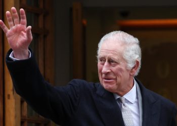 Carlos III aparece en público y se reúne con Enrique tras ser diagnosticado de cáncer