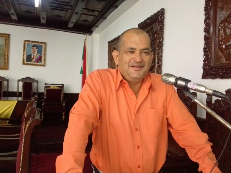 Concejal Mauro Araujo Canciller de la Orden “Ciudad de Valera”