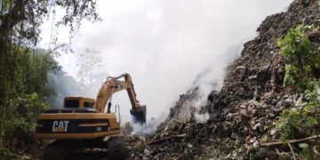 Construmérida atiende situación de incendio provocado en vertedero de Onia