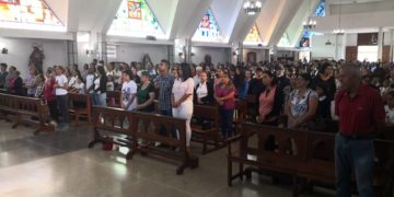 Feligreses de la iglesia Nuestra Señora del Carmen cumplieron con el miércoles de ceniza