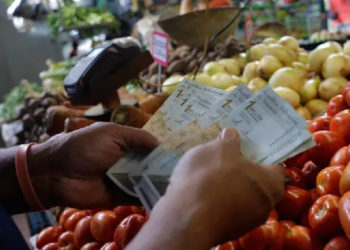 Trabajadores proponen aumento de salario mínimo mayor a $200