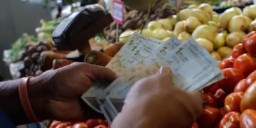 Trabajadores proponen aumento de salario mínimo mayor a $200