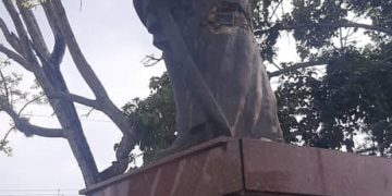 Severos daños causaron vándalos de Santa Apolonia al Bolívar pedestre de la plaza que guardia su memoria