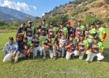 Leones se convierten en los monarca de la liga de softbol Vega del Guamo