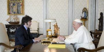 El presidente argentino abordó en el Vaticano su programa para enfrentar la crisis económica