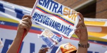 El avión venezonalo-iraní sospechoso de espionaje deja Buenos Aires hacia Estados Unidos