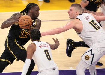 Lakers frenan a los Pelicans, los Kings arrollan a los Nuggets y los 76ers, en caída libre