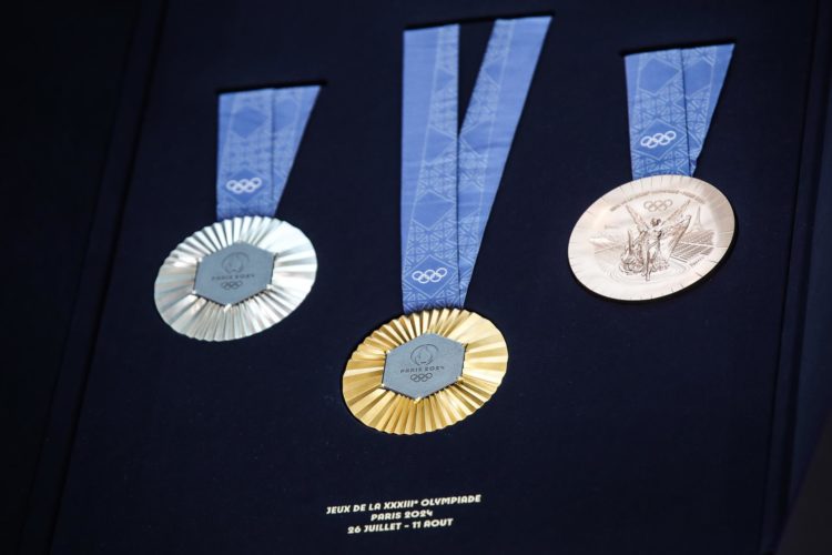 Presentación de la medallas olímpicas París 2024 en Saint Denis (France). EFE/EPA/TERESA SUAREZ