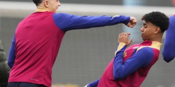 El Barcelona, con Yamal titular y Araújo lateral; Osimhen y Olivera, titulares de Calzona