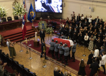 Los restos mortales del expresidente Piñera llegan al antiguo Congreso para ser velados