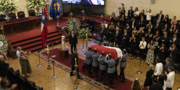 Los restos mortales del expresidente Piñera llegan al antiguo Congreso para ser velados