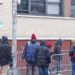 Nueva York extiende el toque de queda a varios refugios para inmigrantes tras un tiroteo