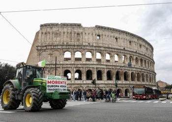 Meloni promete a los agricultores exenciones fiscales y «defender» la producción nacional
